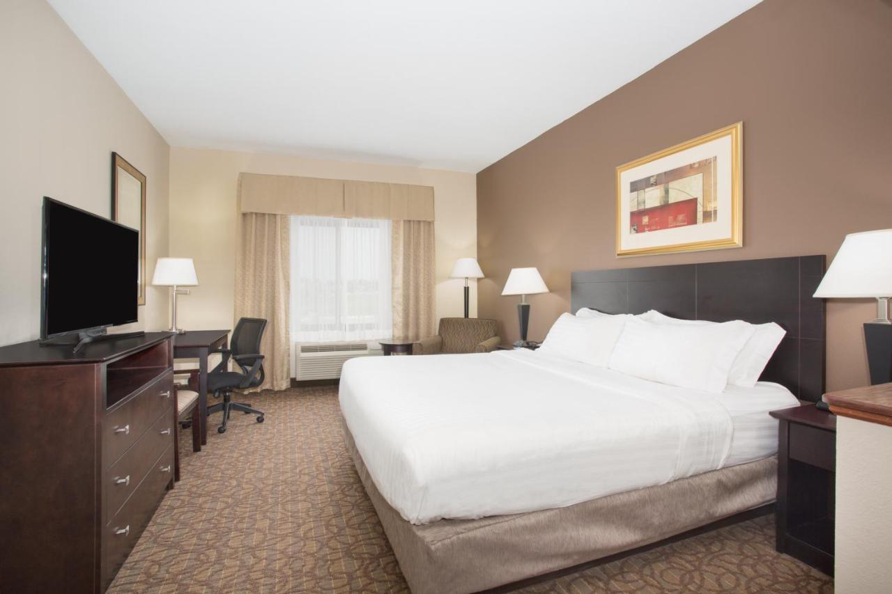 Holiday Inn Express Hotel & Suites Concordia Us 81 By Ihg Eksteriør billede