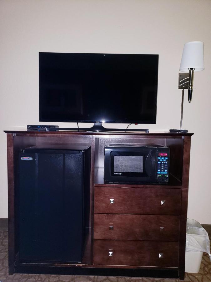 Holiday Inn Express Hotel & Suites Concordia Us 81 By Ihg Eksteriør billede