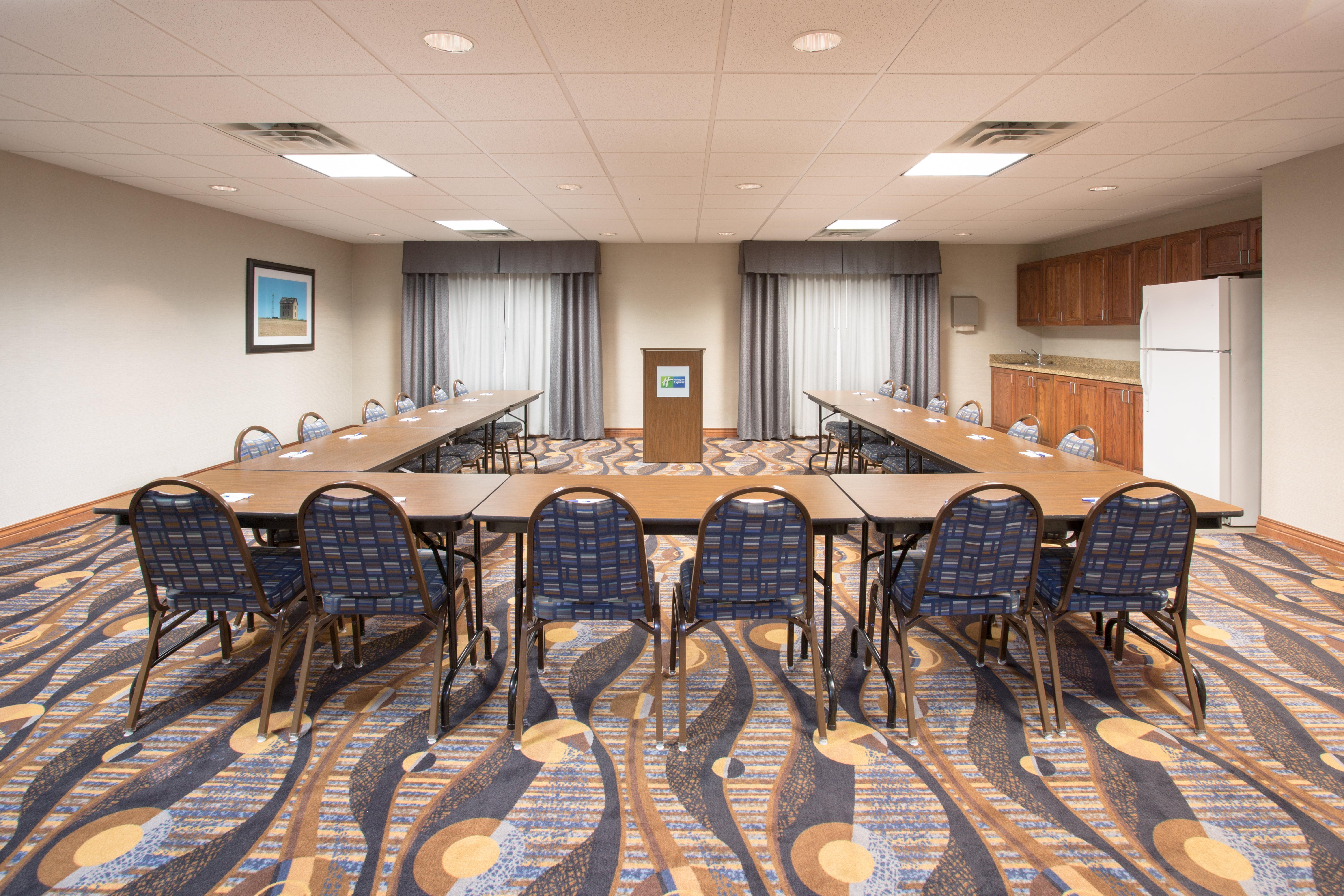 Holiday Inn Express Hotel & Suites Concordia Us 81 By Ihg Eksteriør billede