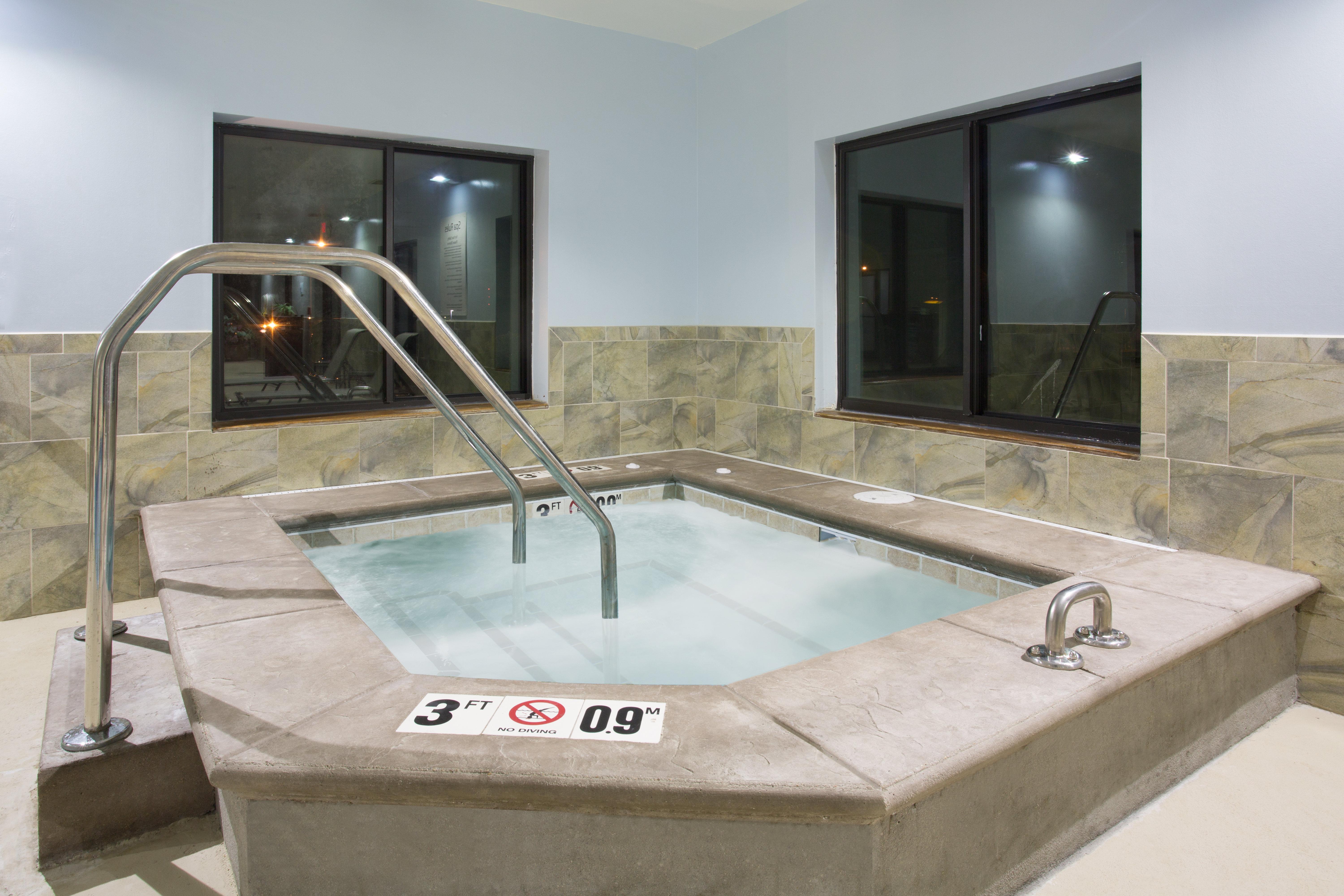 Holiday Inn Express Hotel & Suites Concordia Us 81 By Ihg Eksteriør billede