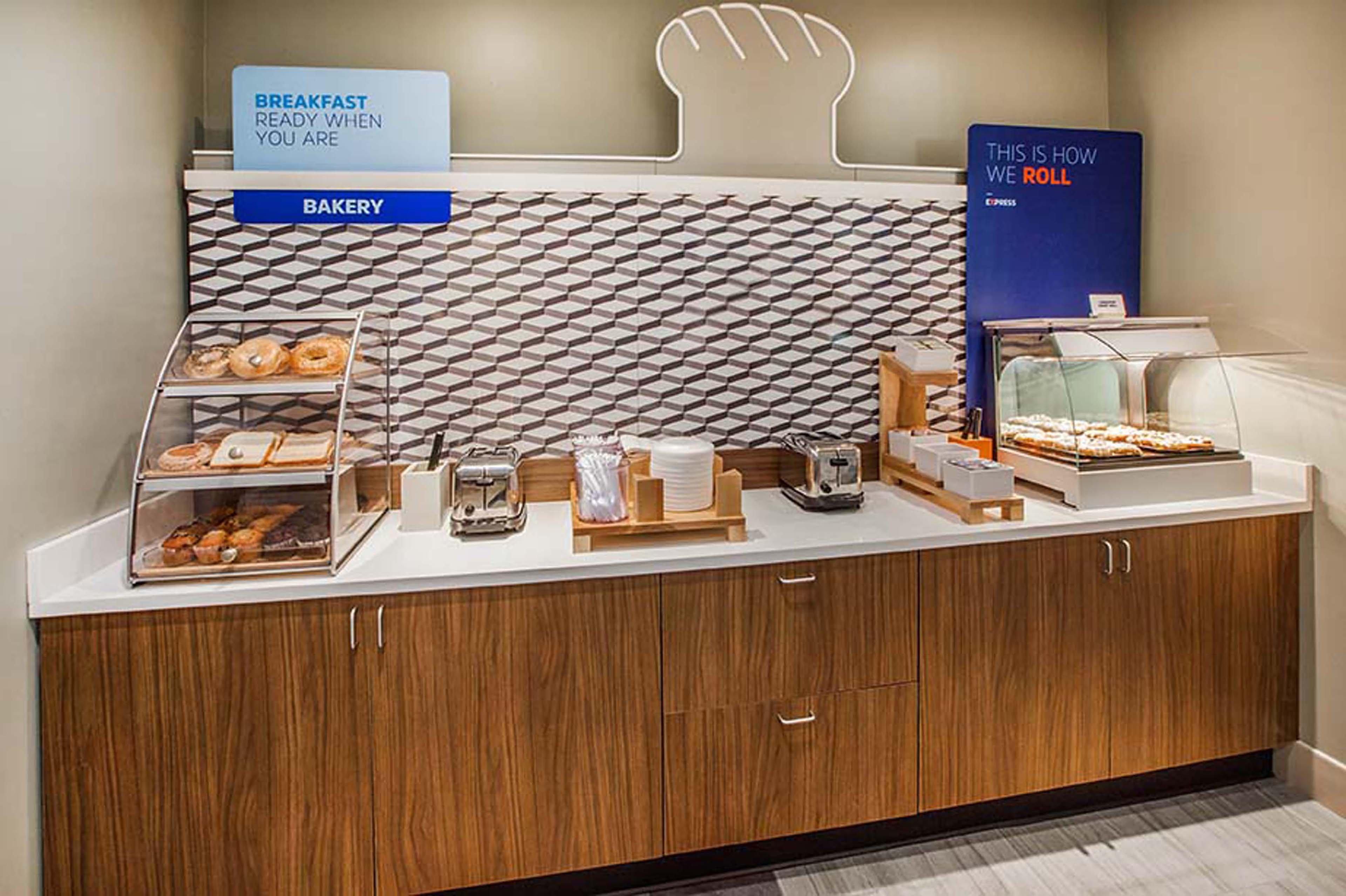 Holiday Inn Express Hotel & Suites Concordia Us 81 By Ihg Eksteriør billede