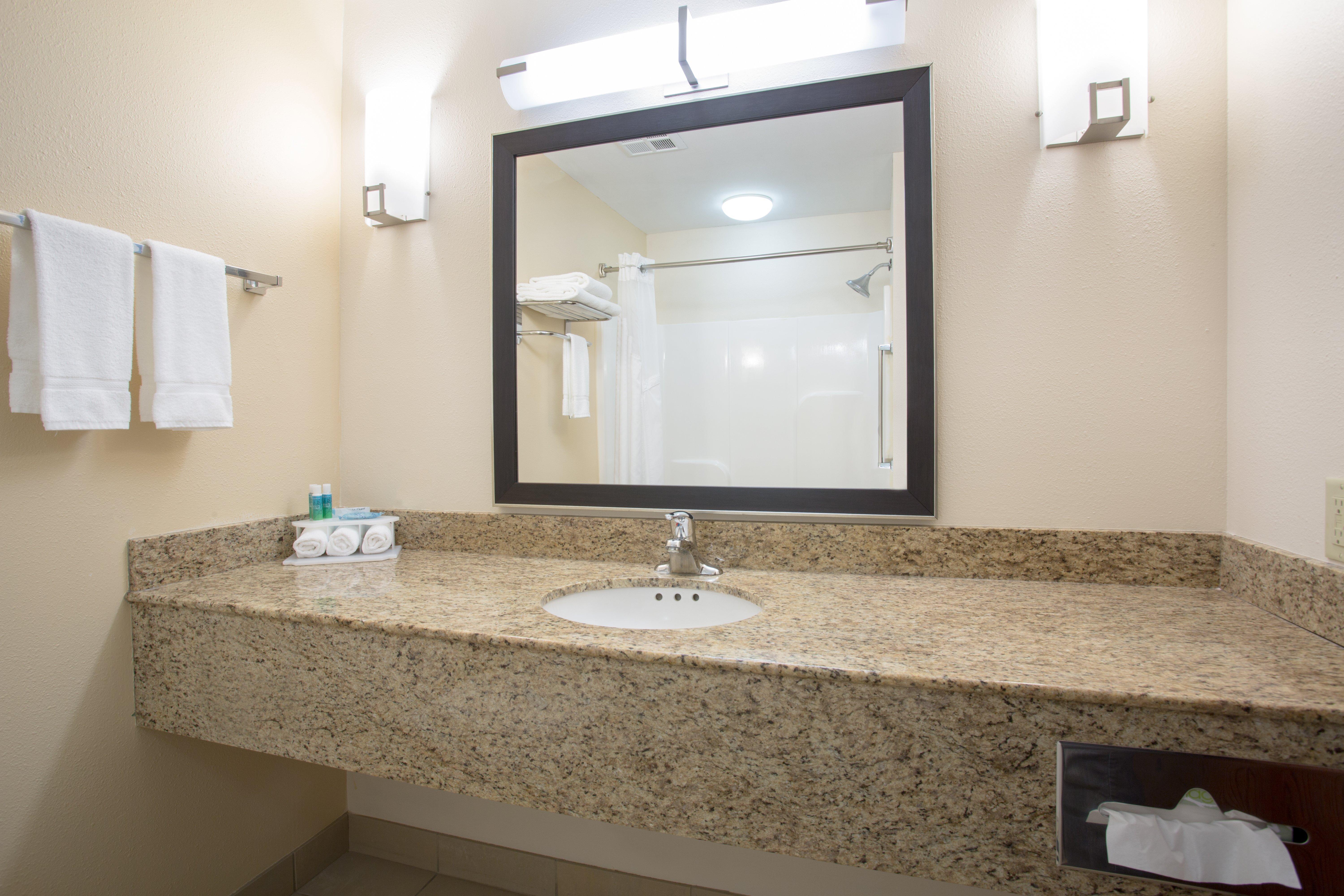 Holiday Inn Express Hotel & Suites Concordia Us 81 By Ihg Eksteriør billede