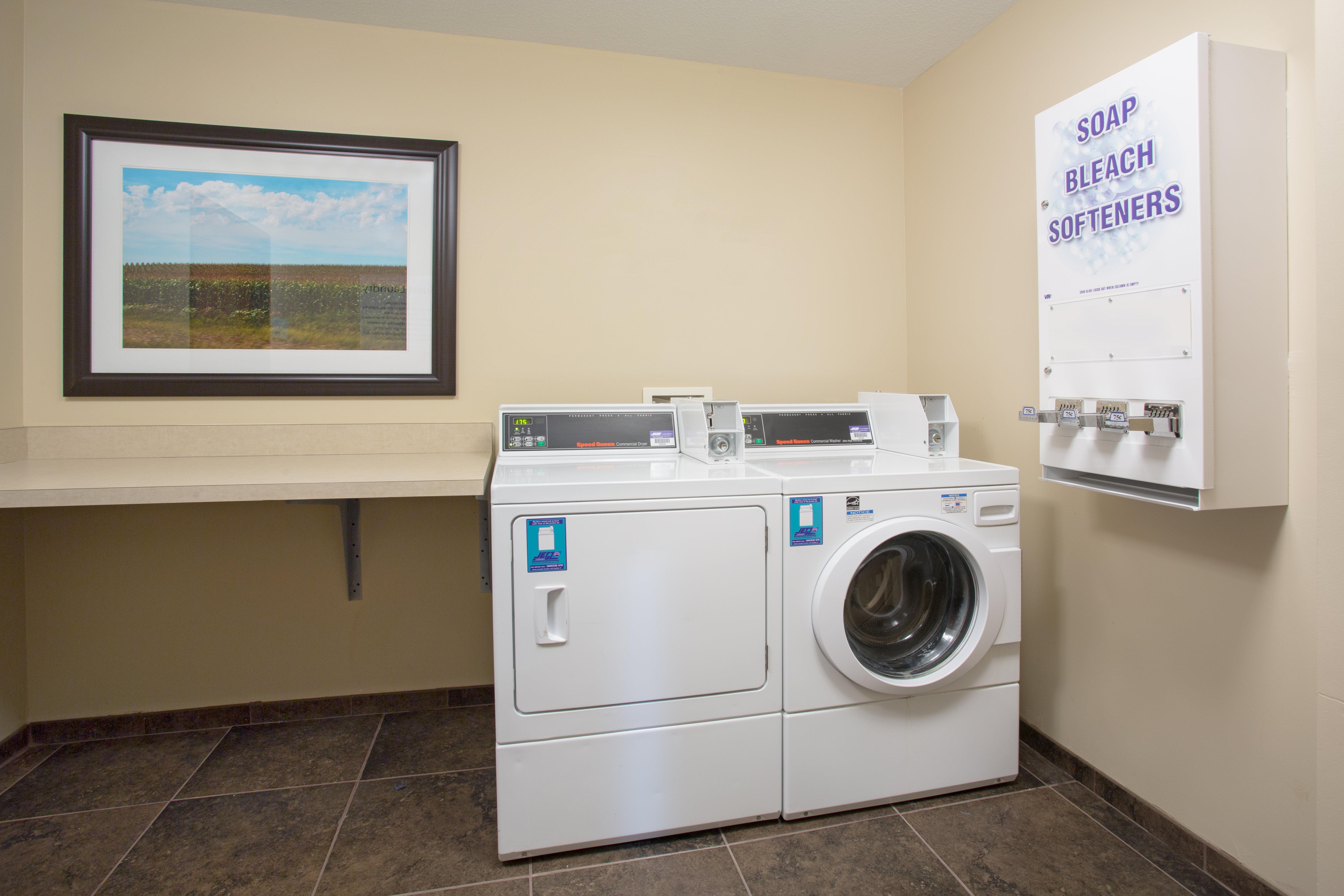 Holiday Inn Express Hotel & Suites Concordia Us 81 By Ihg Eksteriør billede