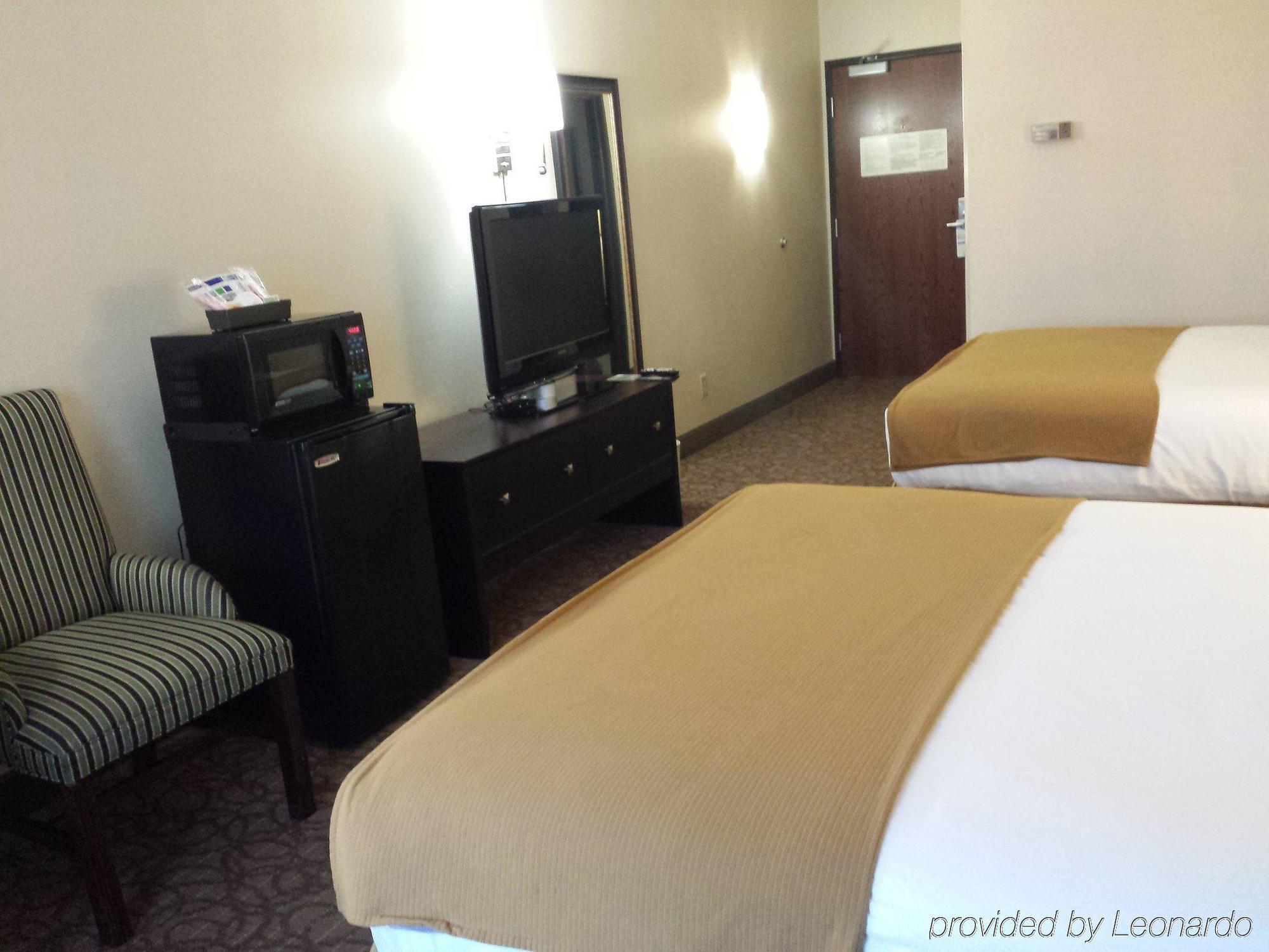 Holiday Inn Express Hotel & Suites Concordia Us 81 By Ihg Eksteriør billede
