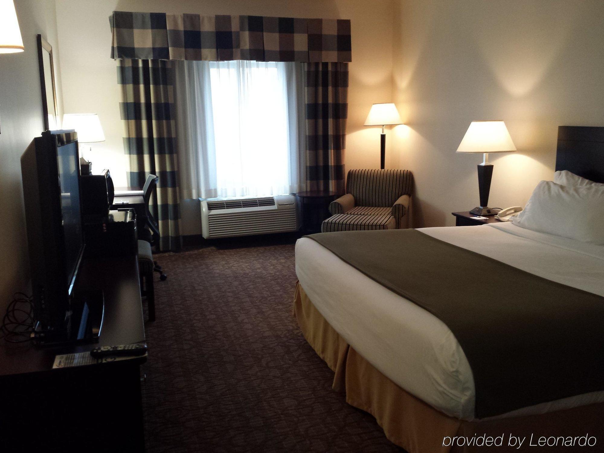 Holiday Inn Express Hotel & Suites Concordia Us 81 By Ihg Eksteriør billede
