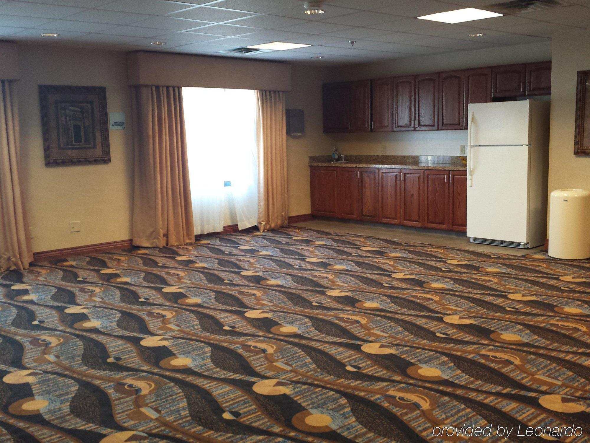 Holiday Inn Express Hotel & Suites Concordia Us 81 By Ihg Eksteriør billede