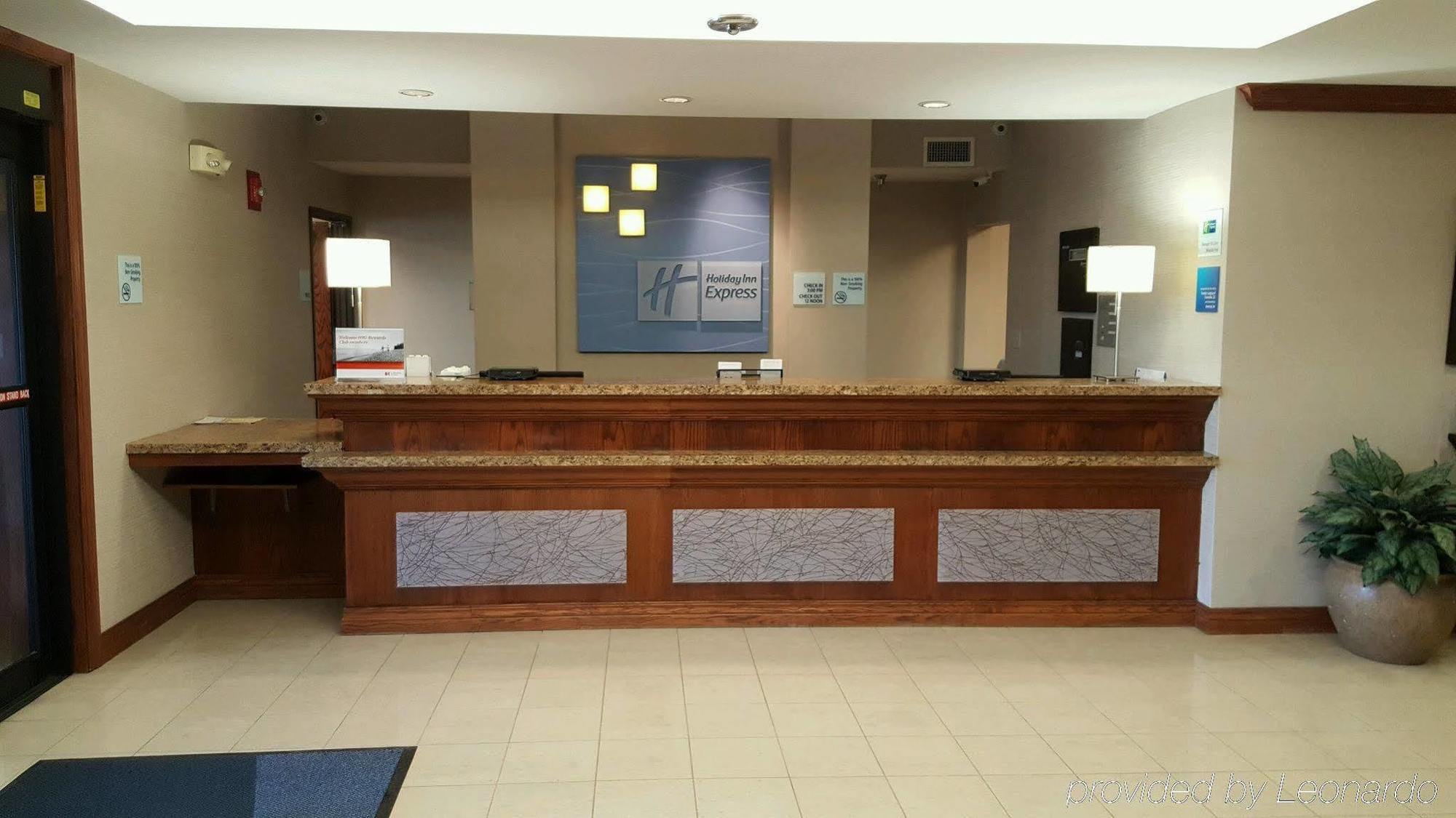 Holiday Inn Express Hotel & Suites Concordia Us 81 By Ihg Eksteriør billede