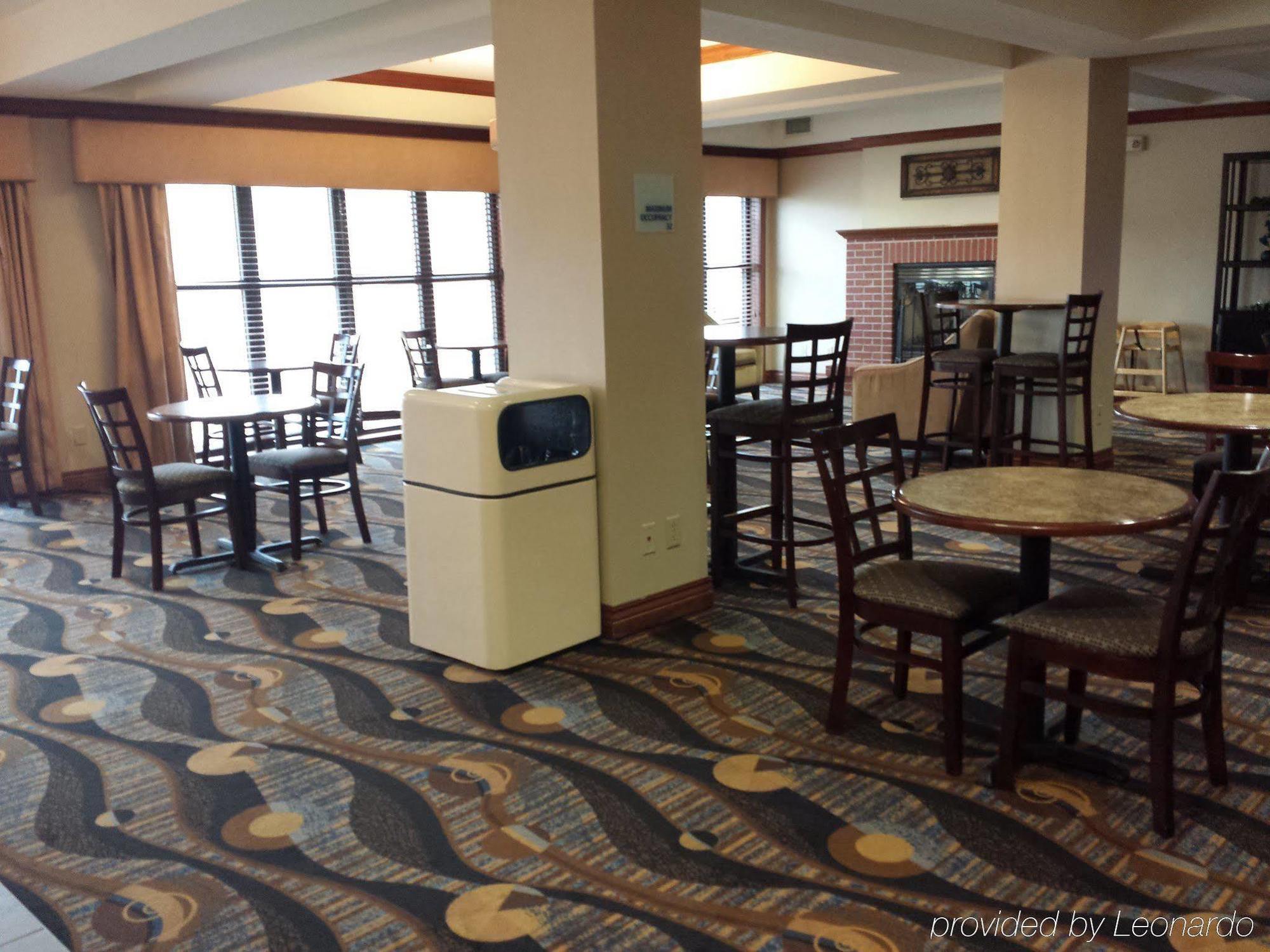 Holiday Inn Express Hotel & Suites Concordia Us 81 By Ihg Eksteriør billede
