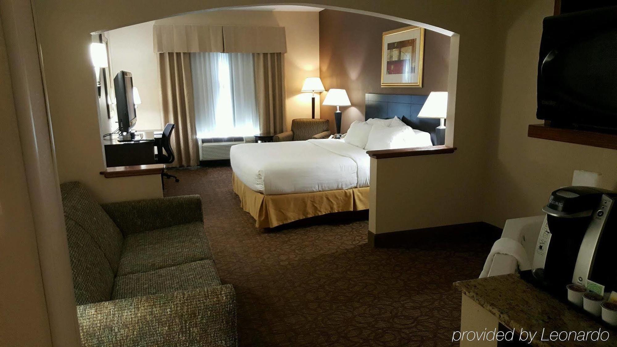 Holiday Inn Express Hotel & Suites Concordia Us 81 By Ihg Eksteriør billede