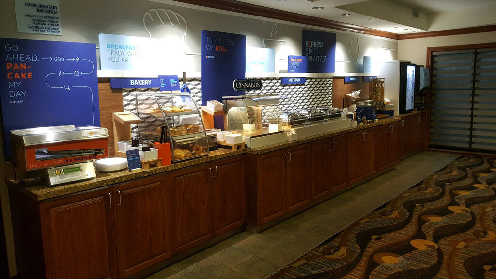 Holiday Inn Express Hotel & Suites Concordia Us 81 By Ihg Eksteriør billede